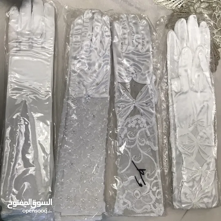 كفوف عرايس ستان لون ابيض ولون سكري و دانتيل   متوفر طويل ووسط وقصير