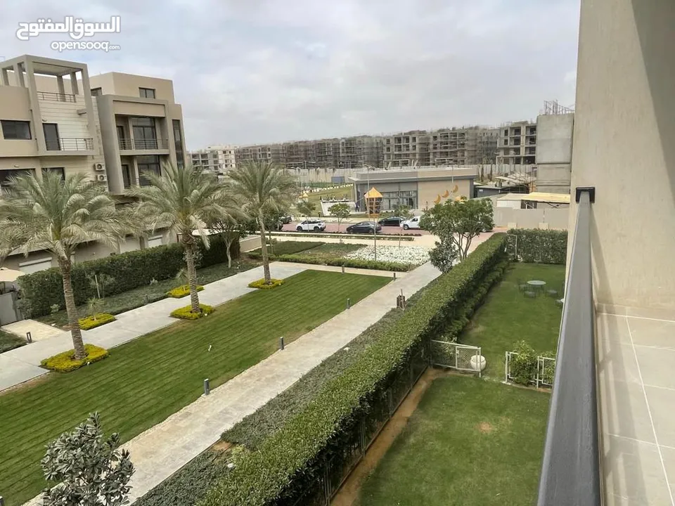 بالتقسيط على 8 سنين شقة بروف 121م مميزة  بكمبوند فيفث سكوير المراسم التجمع fifth square marasem