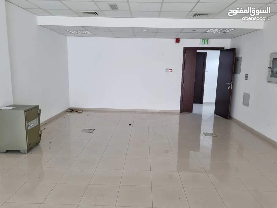 A Freehold Luxurious Office With Unbelievable Price - مكتب تملك حر بسعر خيالي