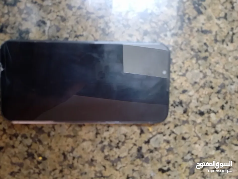 iPhone 13 نظيف جداً – بسعر285دينار مساحه 128 للبدل أو البيع