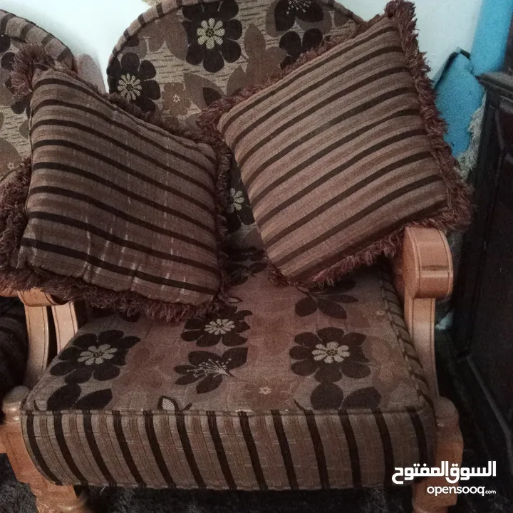 طقم موريس خشب زان أصلي و بحالة الجديد و اسفنج و تنجيد جديد للبيع و الله يطرح لك البركه .