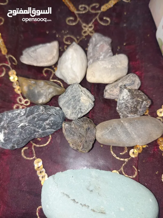 مجموعه من الصخور النادره جدن للبيع بسعر الجمله