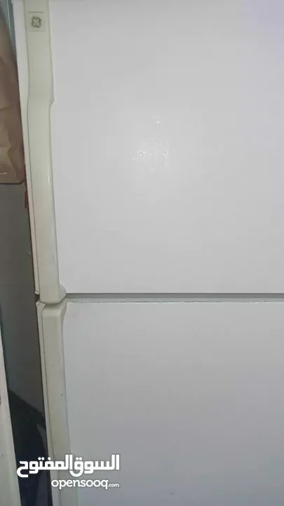 ثلاجه بحاله ممتازه