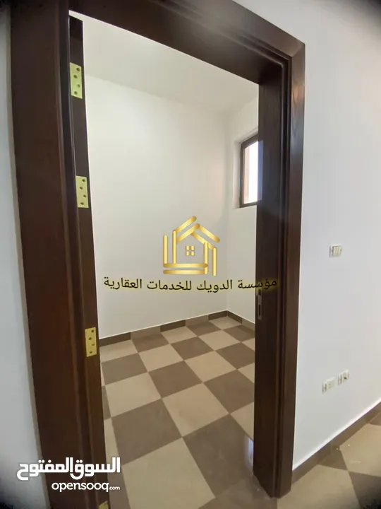 شقة دوبلكس أول مع روف مع ترس بإطلالــــه رائعة