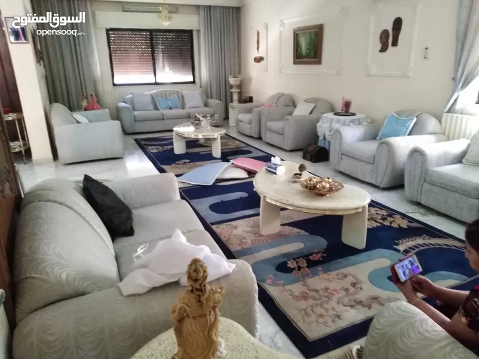 فيلا ثلاثة طوابق للبيع