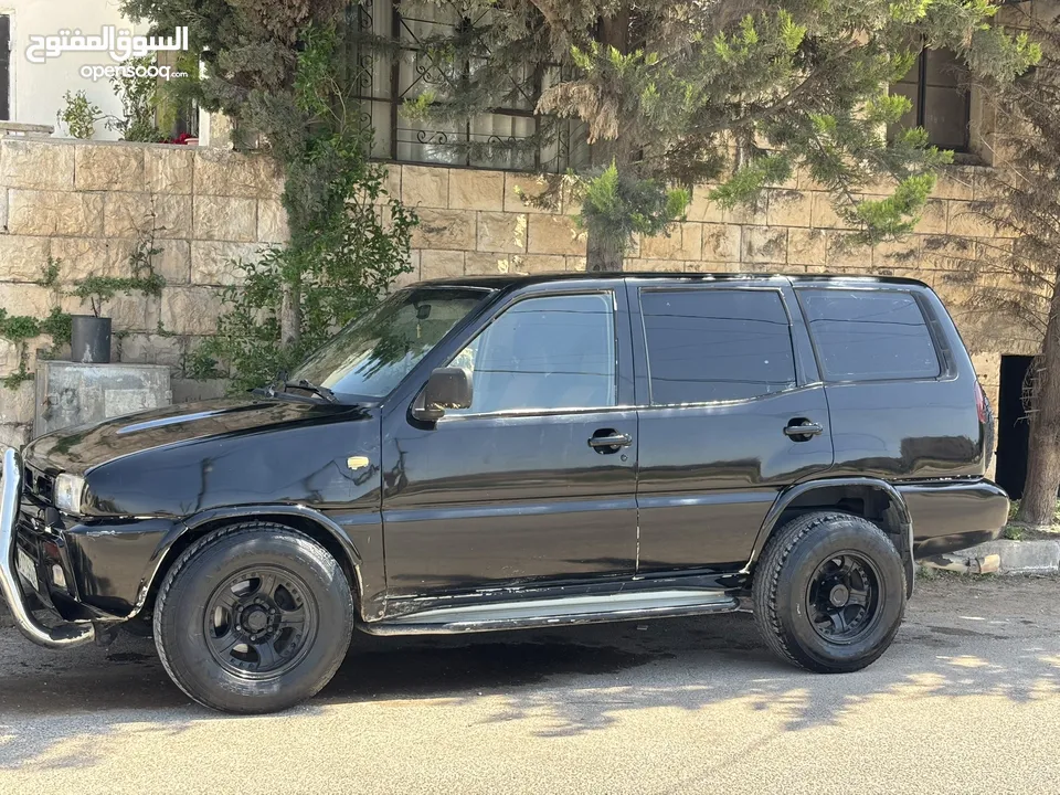 نيسان تيرانو 1995