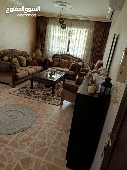 شقه لقطه بسعر مغري في ضاحية الأمير حسن طابق أول 3 غرف نوم ومعيشة وصالون ومطبخ جديد وبلكونه