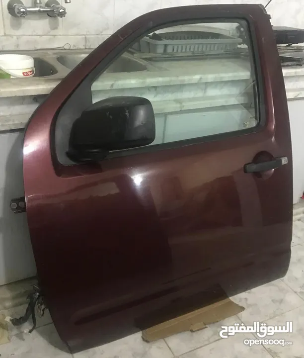 4 أبواب نيسان نيفارا أوروبي مستعمل بحال الوكالة