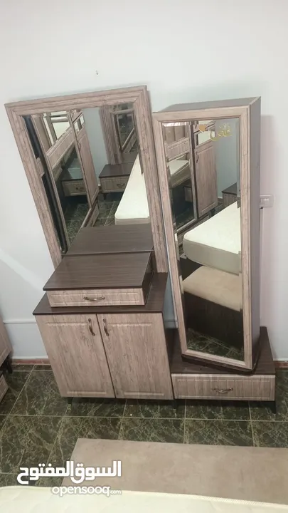 اثاث للبيع بداعي السفر غرفة نوم وغرفة ضيوف بحالة اىجديد
