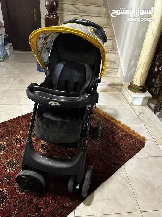 عرباية اطفال مع مقعد سيارة نوع GRACO
