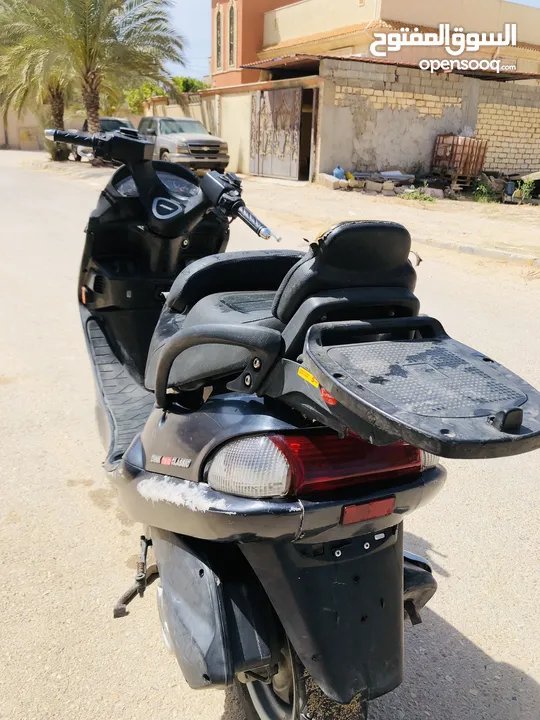 موطو ربي بارك مافيهاش ولا عيب تولع من نص طقة ايطاليا  150 cc للبيع