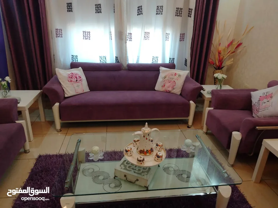 طقم كنب +طاولة سفرة خشب ثمانية مقاعد