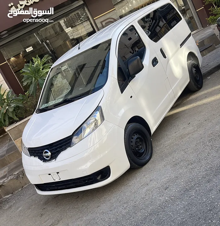 نيسان nv200