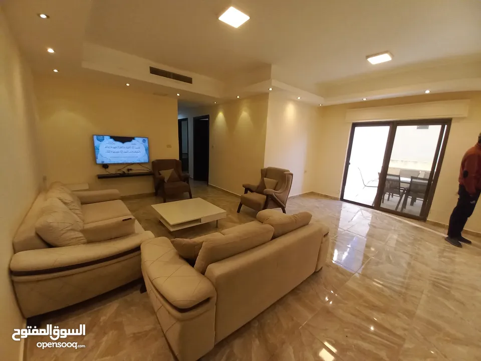 شقة مفروشة للايجار في دير غبار مع حديقة واسعة