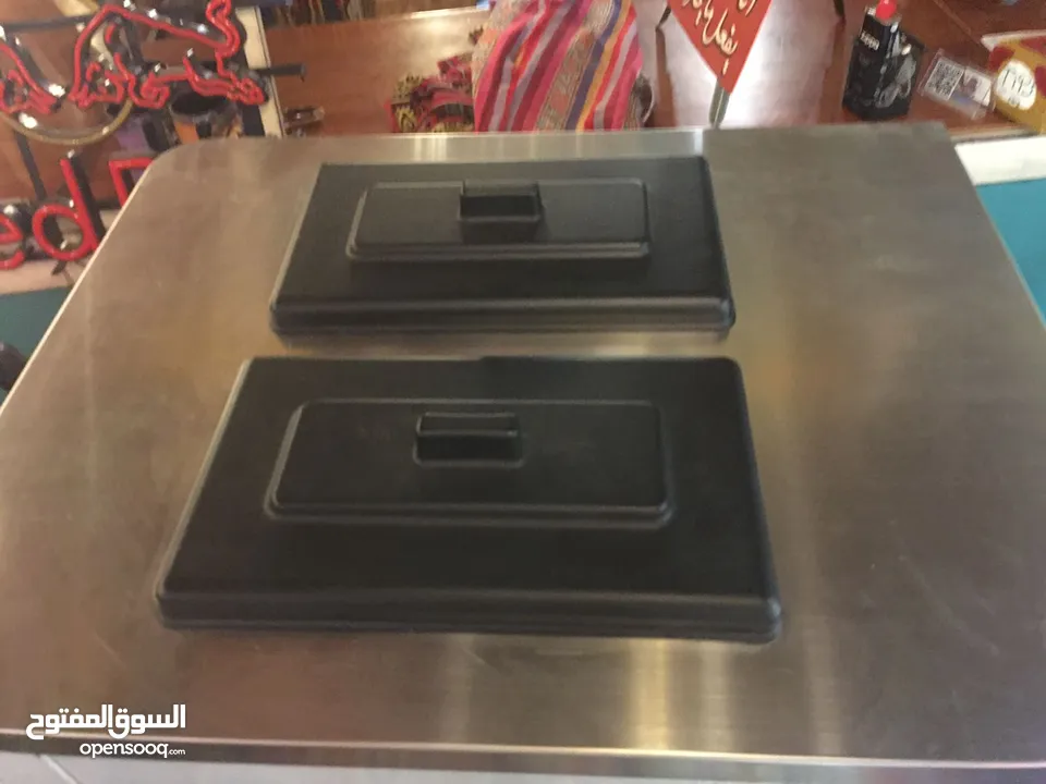 ماكينه ايسكريم صب حوضين كل حوض 11لتر ، جديده بجلاتينها ، غير مستعمله والي جديّ ما بقصر معو