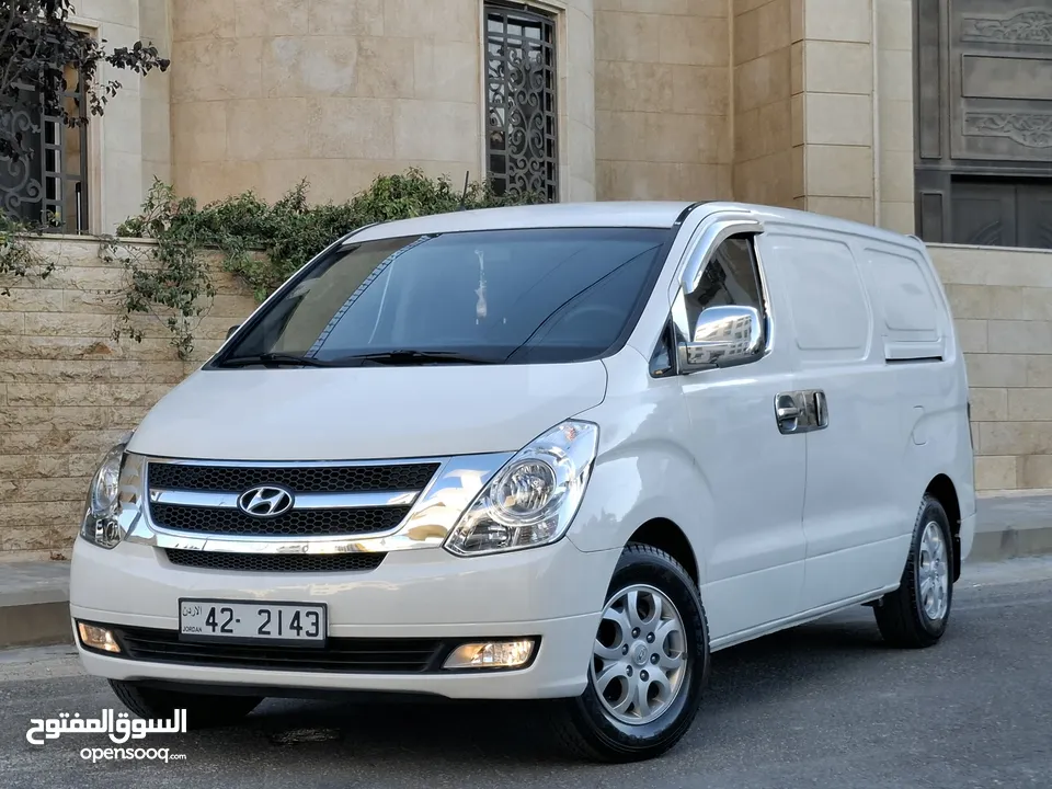 باص فان هيونداي H1 ( بنزين ) موديل 2011 وارد الشركة بحالة الوكالة