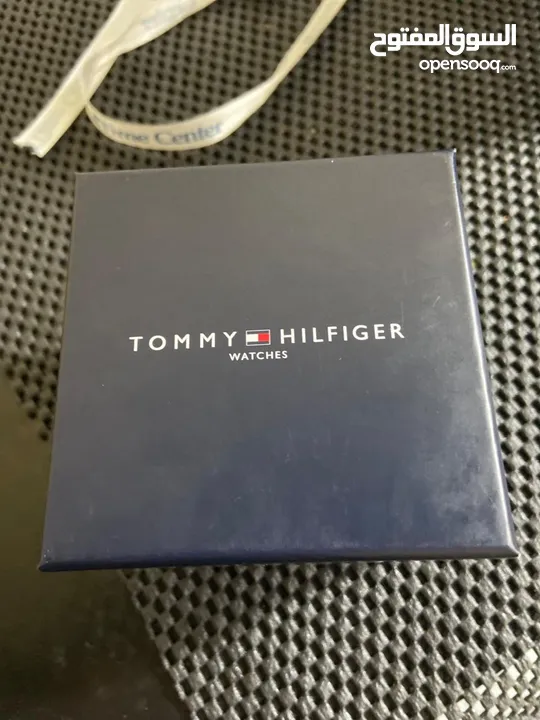 ساعة TOMMY HILFIGER WATCHES جديدة من شركة TIME CENTER للبيع بسعر مغري نظيفة جدا استعمال بسيط be