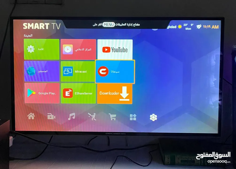 شاشة شركة جنرال نمبر ون مع حامل للشاشة على الحائط والسعر قابل للتفاوض+جودة الشاشة 4ka