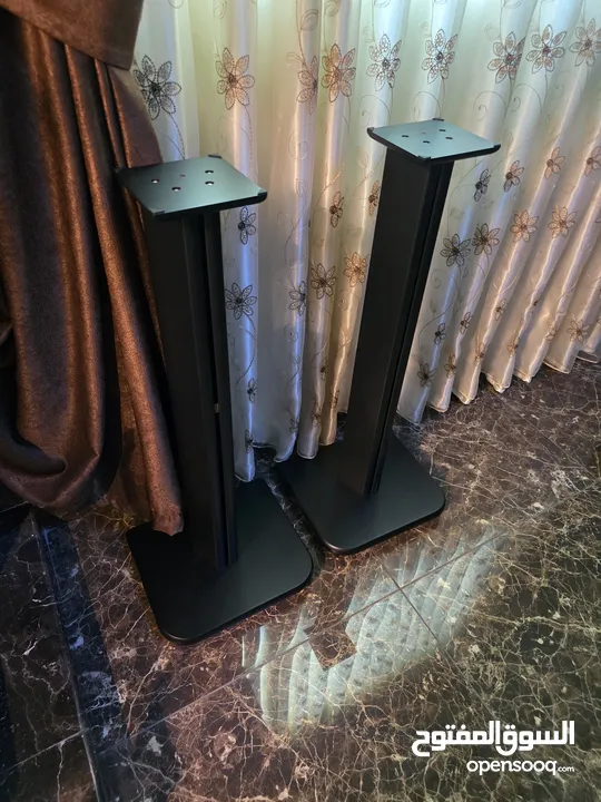 bookshelf speakers stand