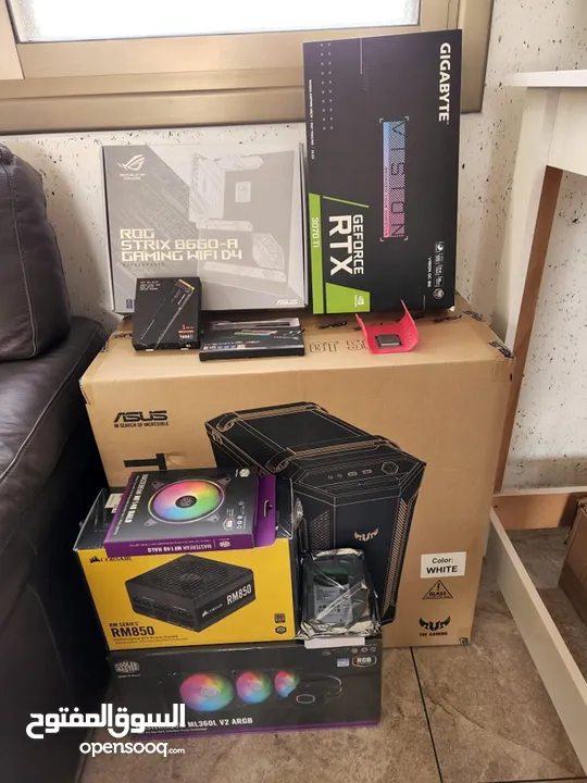 جهاز كمبيوتر gaming مستعمل شبه جديد ولا خدش و الكراتين اغلبها موجود  المعني يتواصل