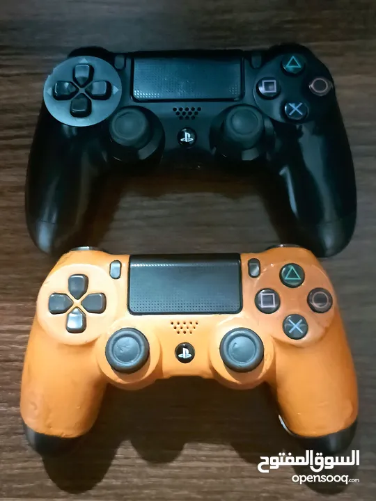 أيادي ps4 عدد 2 اصليات لا مفتوحات ولا مصلحات شبه جداد وكاله بسعررر حرررق