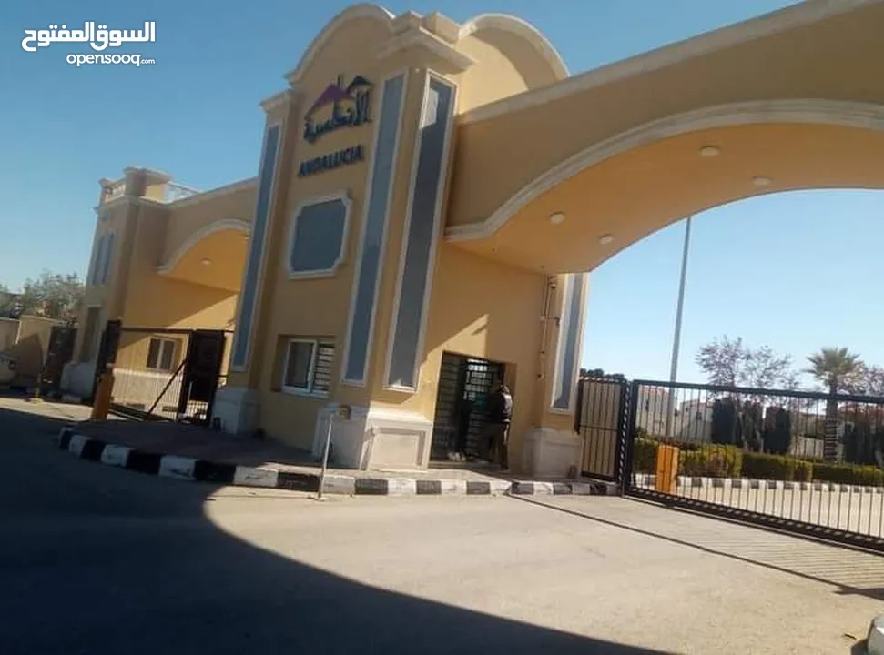 فيلا نموذج (7) مميزة جداً في كمباوند الاندلسية - طريق المطار للبيع بسعر مُغري