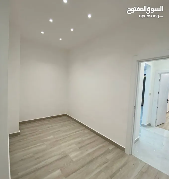 اخر شقه طابق ارضي تشطيبات الفندقية في حي الصحابة منطقة فلل
