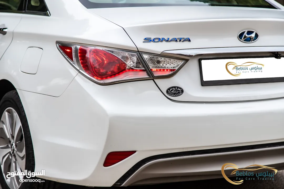 Hyundai Sonata Limited 2012  السيارة بحالة الوكالة و قطعت مسافة 106,000 كم فقط   محرك :  2400 سي سي