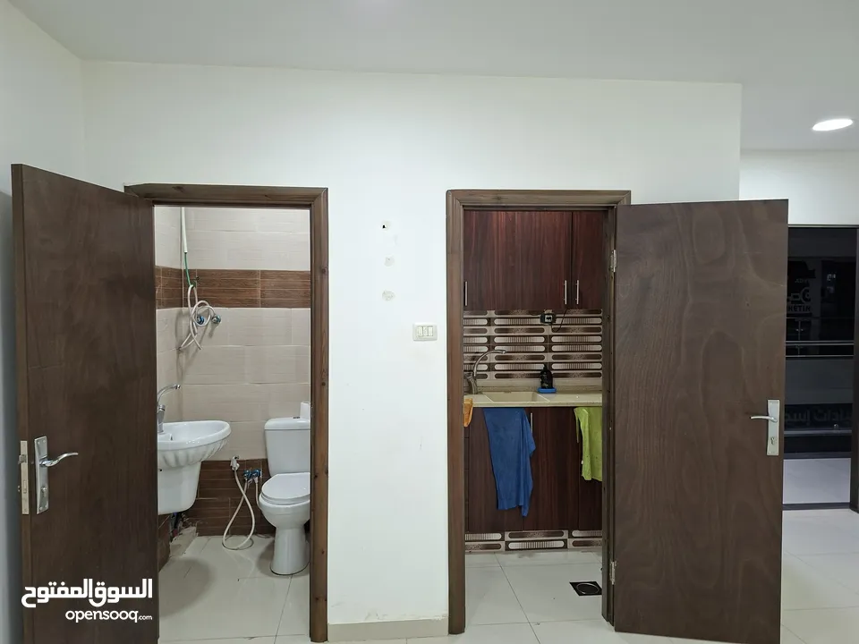 مكتب للبيع
