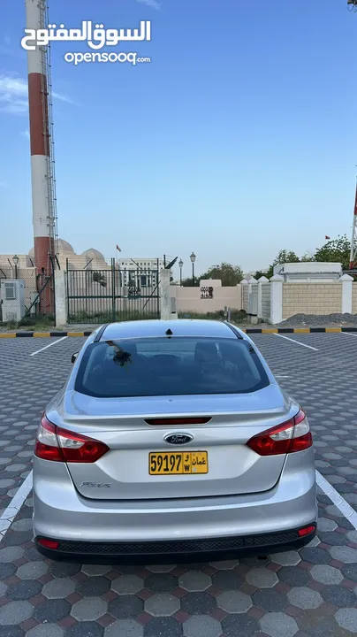 فورد فوكس 2014وكالة عمان نظيف جدا بدون حوادث