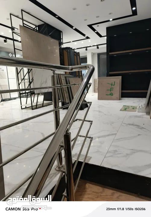 شروات بلاط مشكل داخل معرض للبيع بسعر مغري جدا وشاور حمام زجاج مع ارضيه جديد للبيع