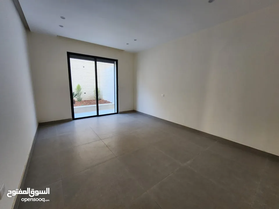 شقة طابقية فاخرة للبيع في عبدون  ref : 14383