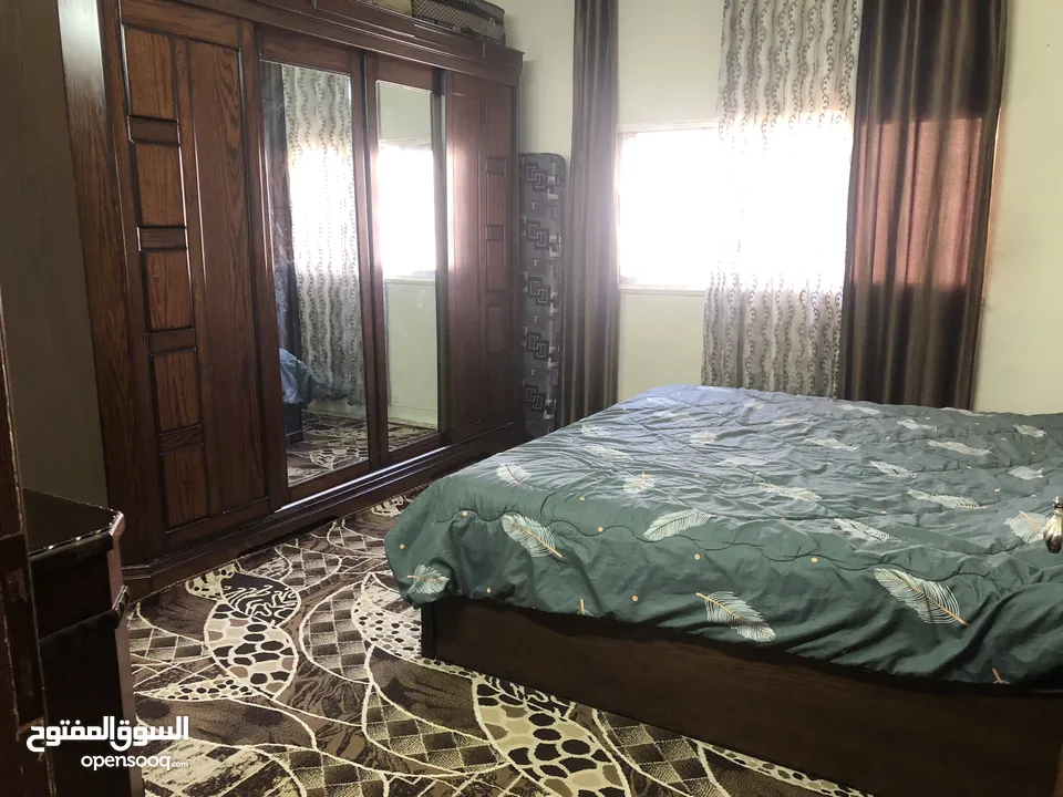 منزل مستقل (طابقين)  للبيع الزرقاء-جناعة ،مدخل منفصل لكل طابق