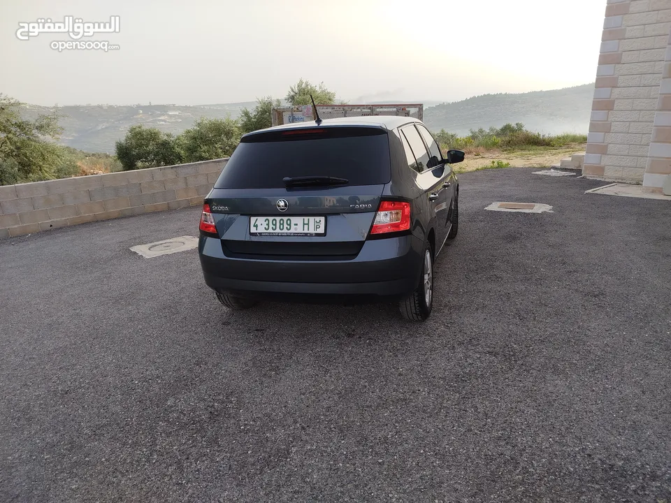 سكودا فابيا 2018 جير عادي متور 1000 تيربو بنزين قطارة بنزين كل 100 كيلو 50شيكل تقريباً