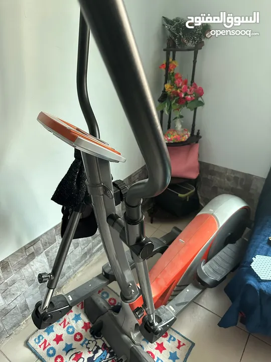 cross trainer machine    آلة المدرب المتقاطع