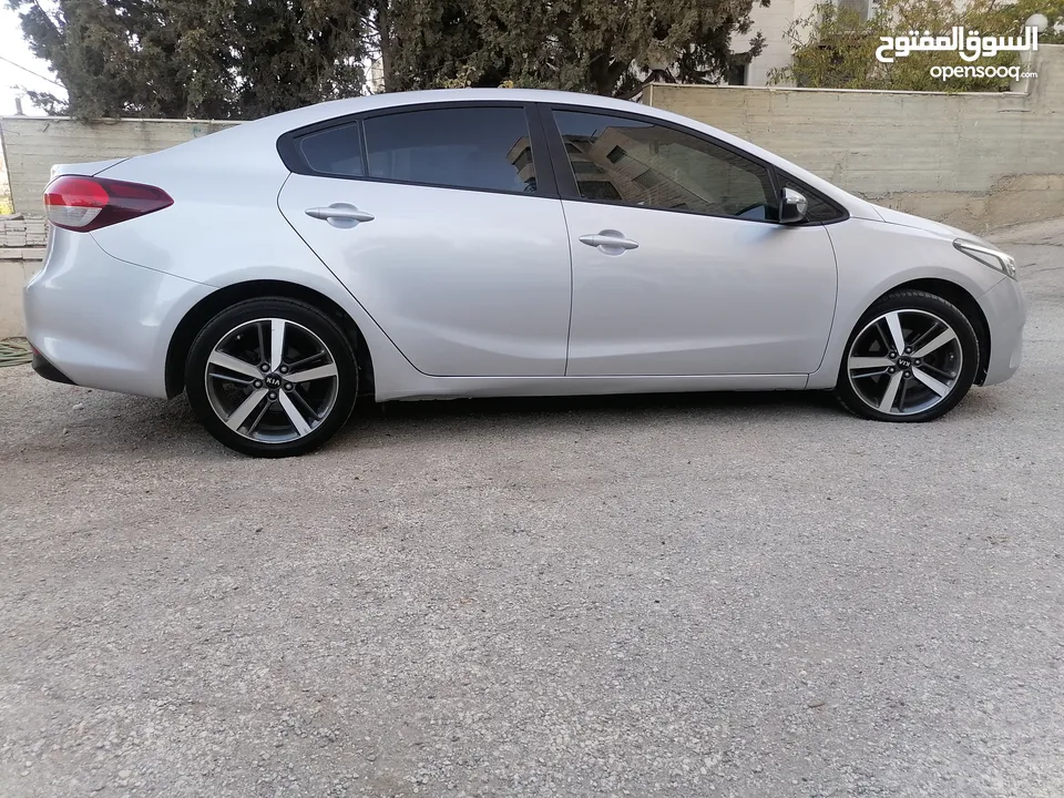 كيا K3 / موديل 2017 /فحص نخب / عداد قليل / ماتور 1600 تيربو / ديزل / اقتصاديه