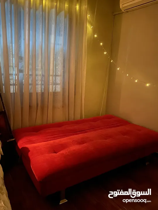 صوفا بيد بحالة ممتازة لون احمر Sofa bed