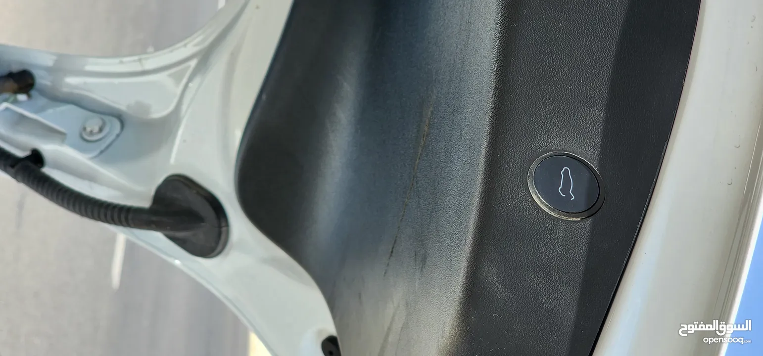 Tesla Model 3 Standerd Plus 2022 ابيض وداخليه ابيض جمرك جديد شهر 12‎ بسعر 20 الف بدون الرقم