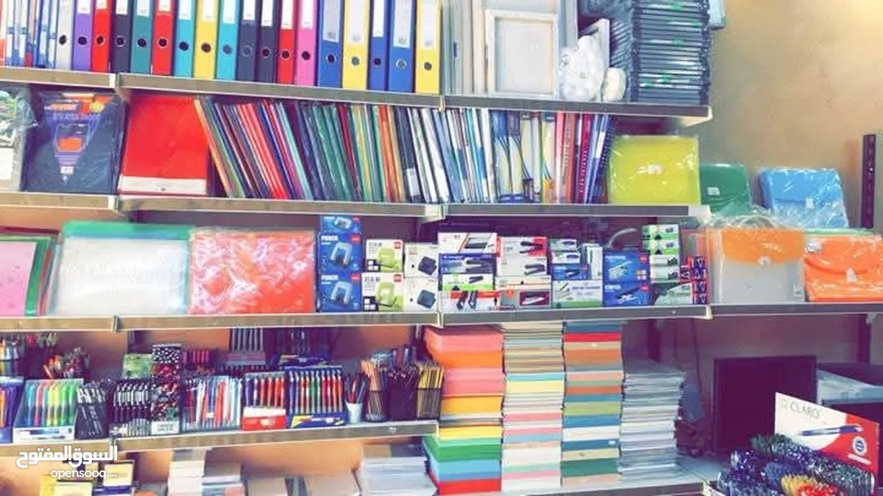 للبيع مكتبة للخدمات الطلابية الجامعية