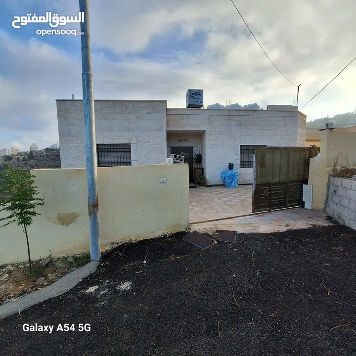 بيت سوبر ديلوكس مستقل للبيع اربع واجهات حجر عمر البناء 3 سنوات اطلاله بانوراميه جميله جدا