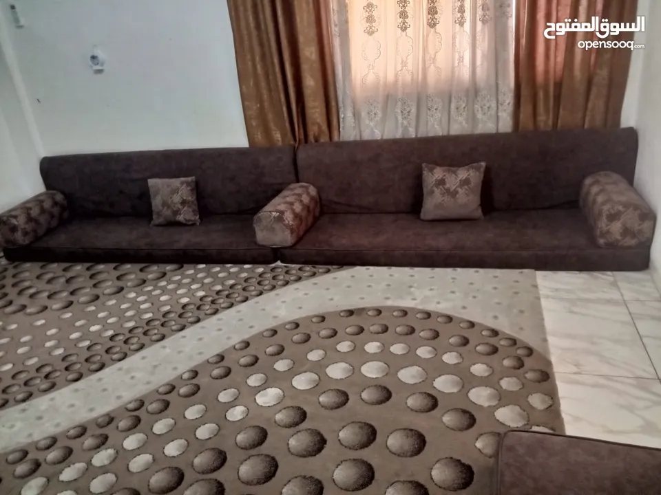 جلسة عربية مع سجادة للبيع