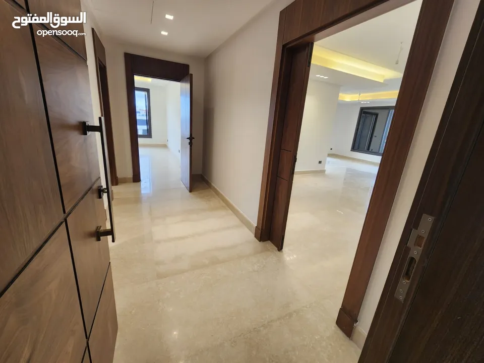 شقة فاخرة للبيع في منطقة الظهير - ref: 14486