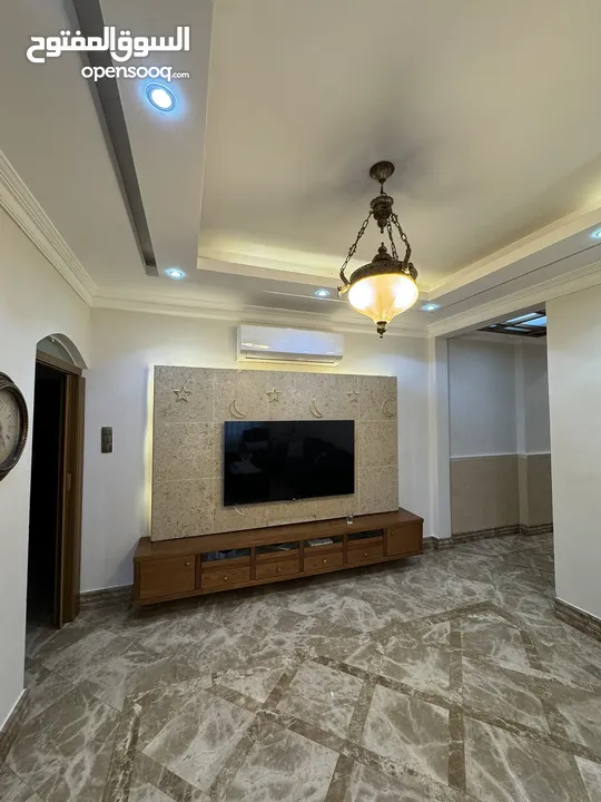 شقة مميزة للبيع في ضاحية الرشيد / شارع الجامعة