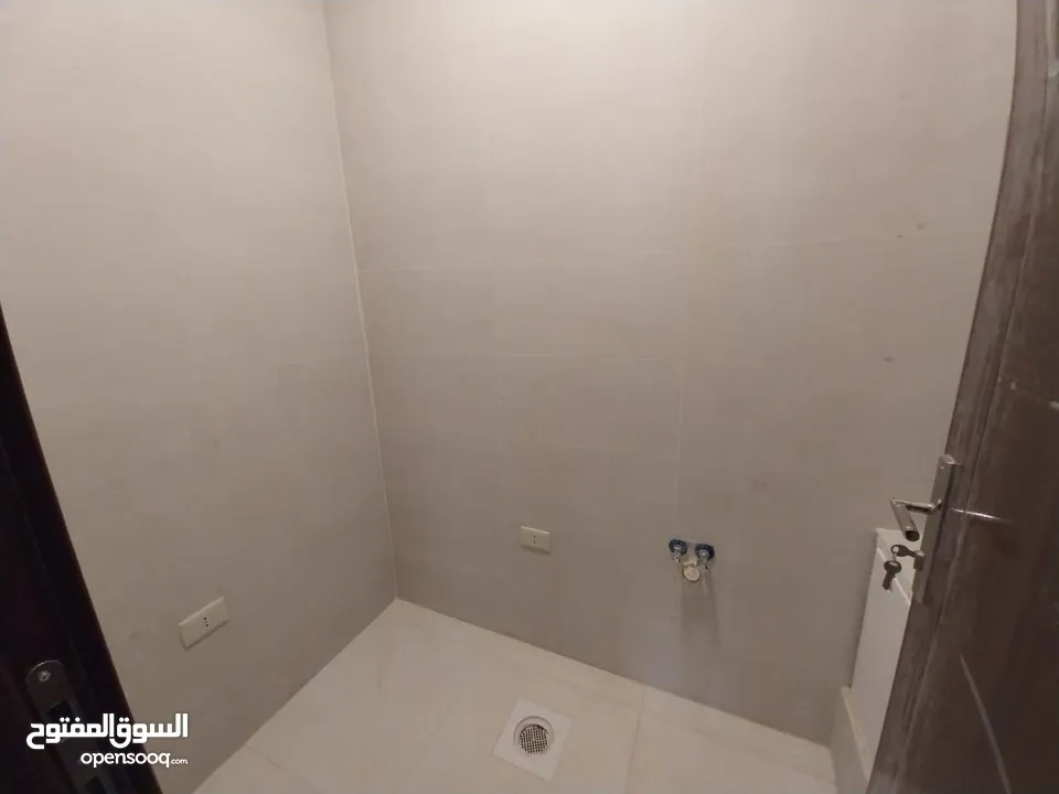 شقة غير مفروشة للإيجار ( Property 38688 )-175034701