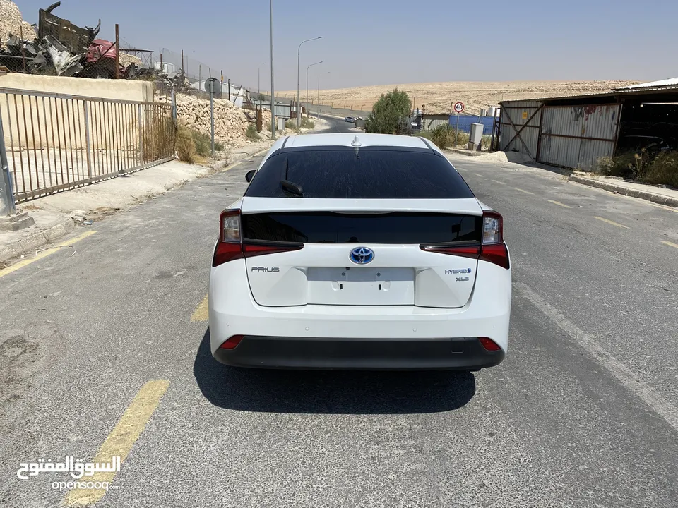 تويوتا بريوس 2022  بطاريه ليثيوم ماشيه 10 الاف 4 جيد حره جمرك جديد باسم المشتري