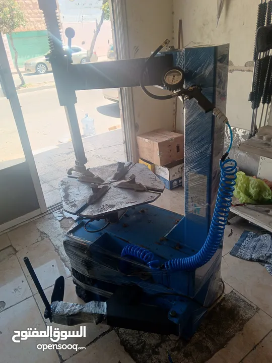 معدات محل بناشر للبيع