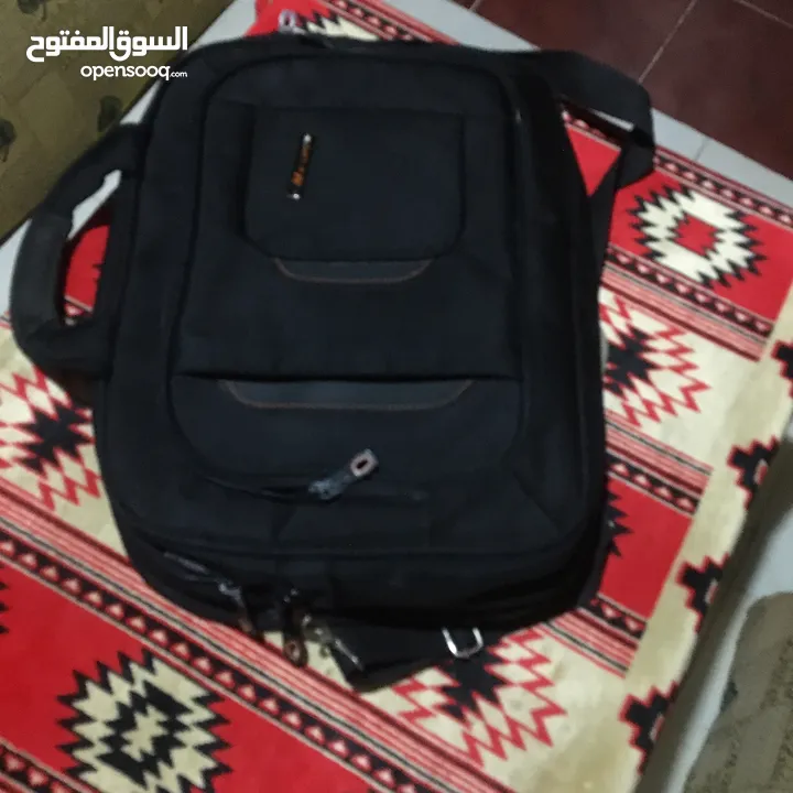 البيع شنطه لاب توب حاجه نضيفه وشغاله كويس