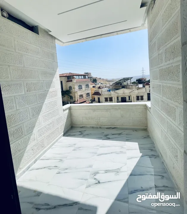 شقه للبيع  165م الزرقاء الجديده - جبل المغير تشطيب فندقي موقع مميز منطقه فلل وواجهه معماريه عصريه
