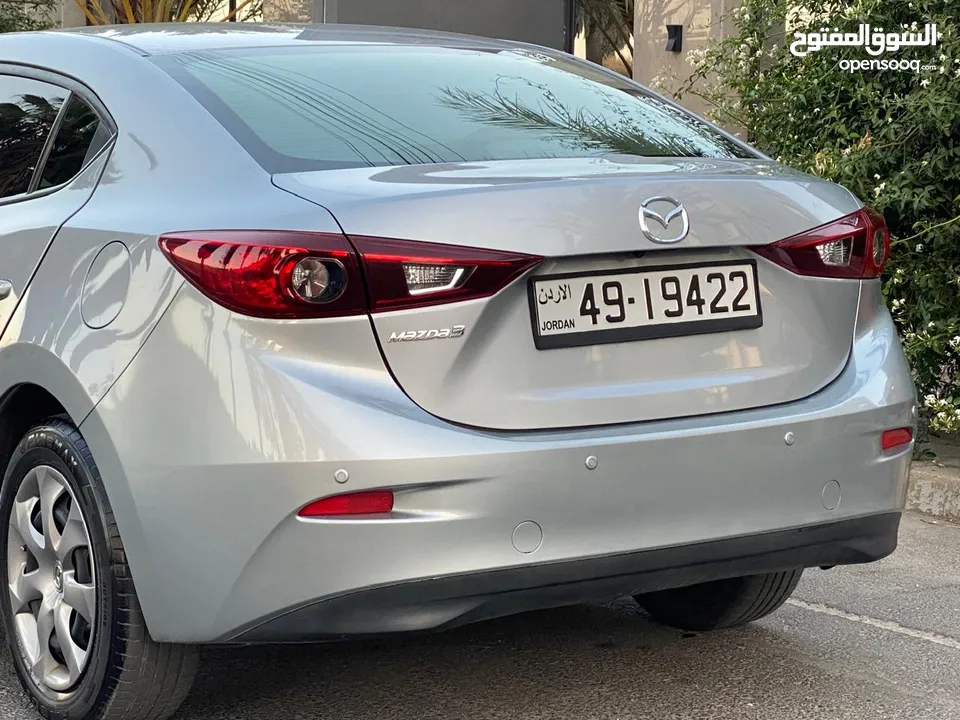 مازدا زوم 3 -  2019  بسعر 11600 دينار  كاش لون سلفر    لم تعمل سياحي او تطبيقات نهائي