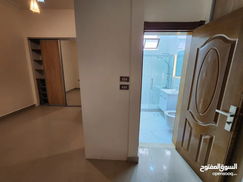 روف فارغ او مفروش للإيجار في عبدون ref : 14325